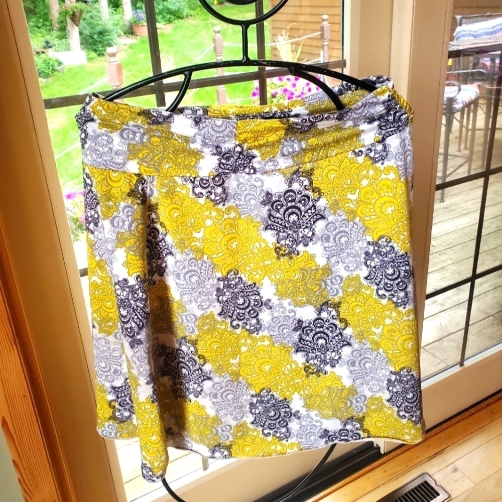 Colorful Paisley Banded Yellow, White Grey Black Slipon‎ Sz. M Skirt